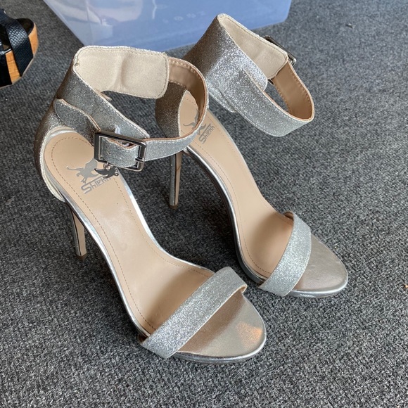 Silver glitter high heels - Picture 3 of 6